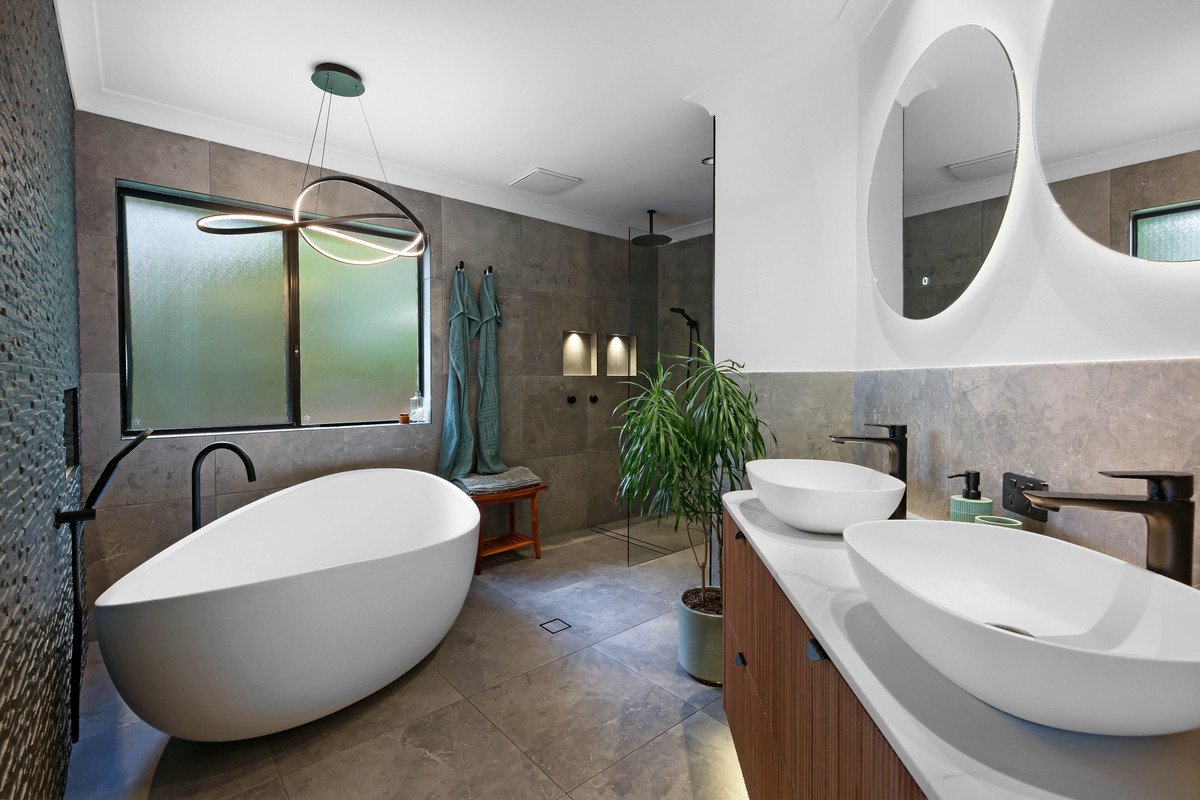 45 Forest Drive Elanora 3