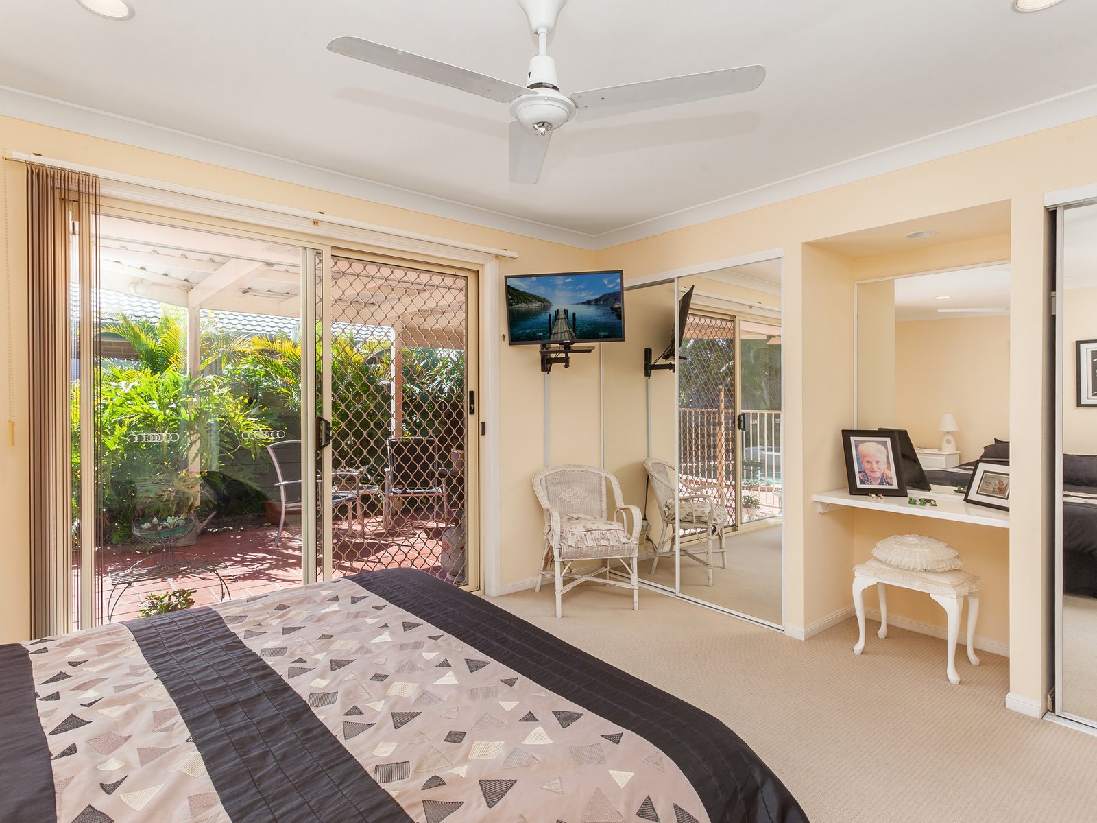 45 Harrier Drive BURLEIGH WATERS 8