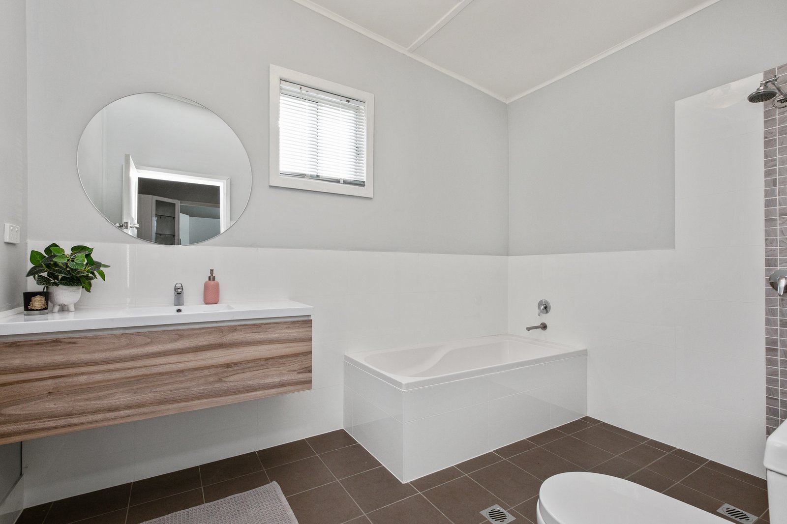 45 Hebburn Street PELAW MAIN 16