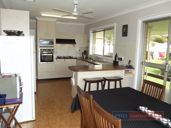 45 Howick Street TUMUT 10
