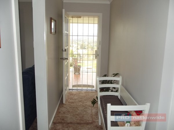 45 Howick Street TUMUT 13