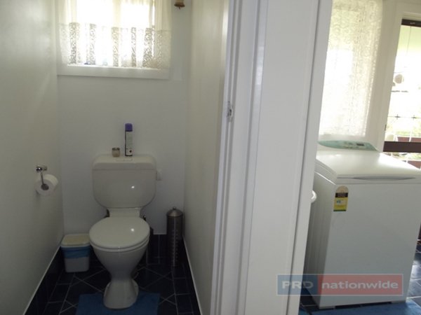 45 Howick Street TUMUT 16