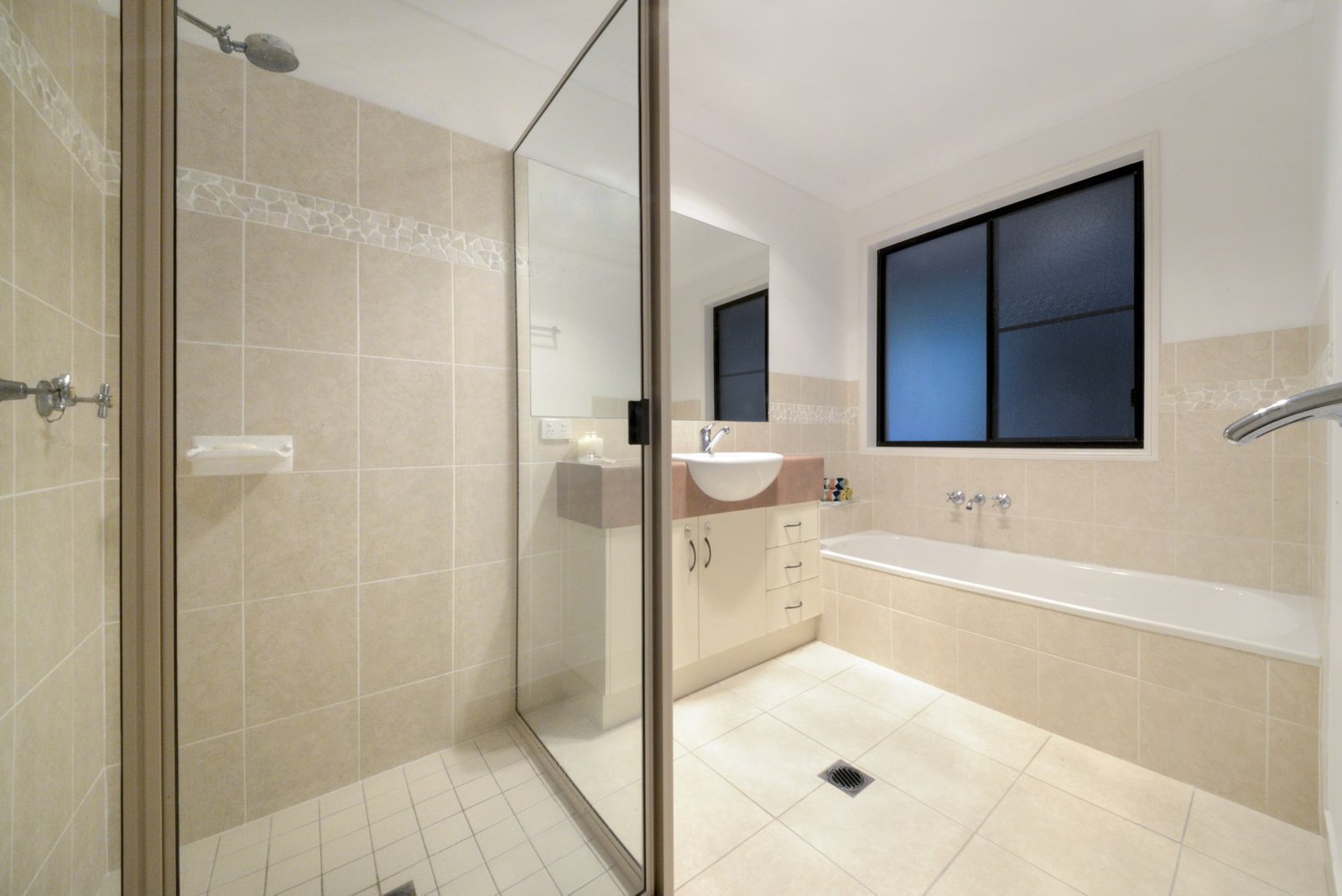 45 Kookaburra Drive CANNONVALE 12