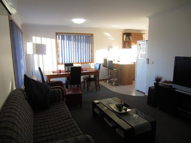 4/5 Llenroc Street GEILSTON BAY 3