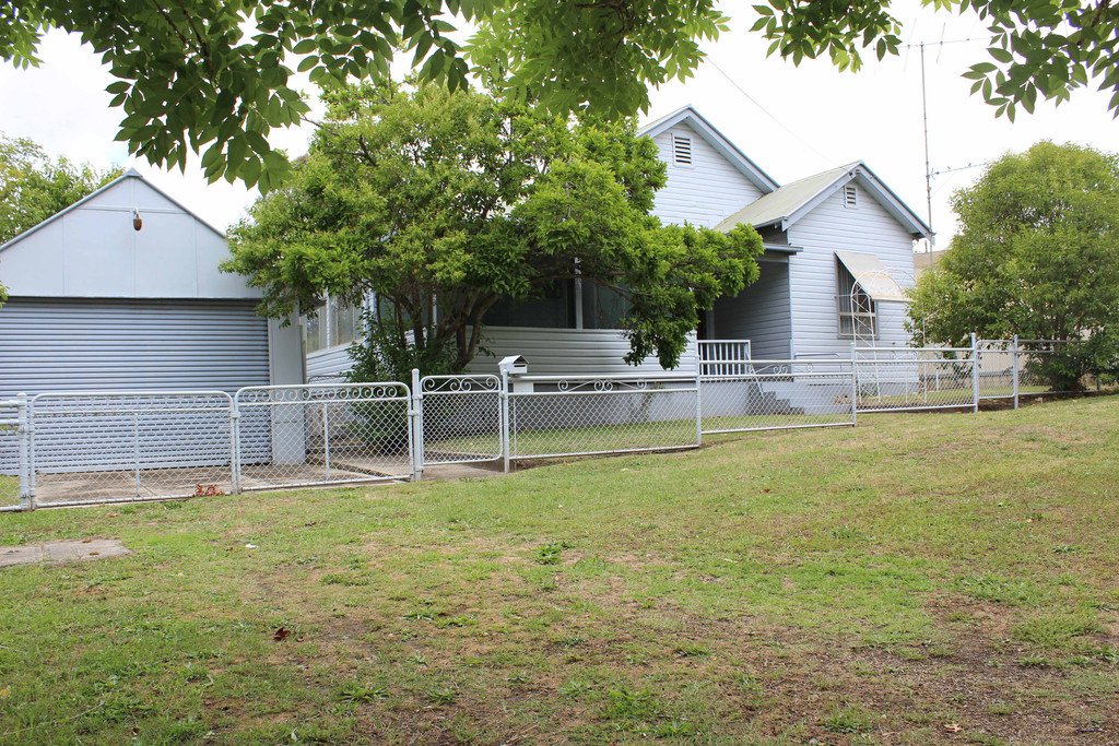 45 Lockhart Street ADELONG 1