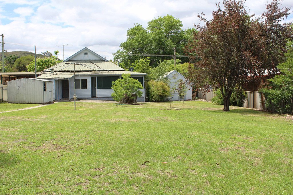 45 Lockhart Street ADELONG 2