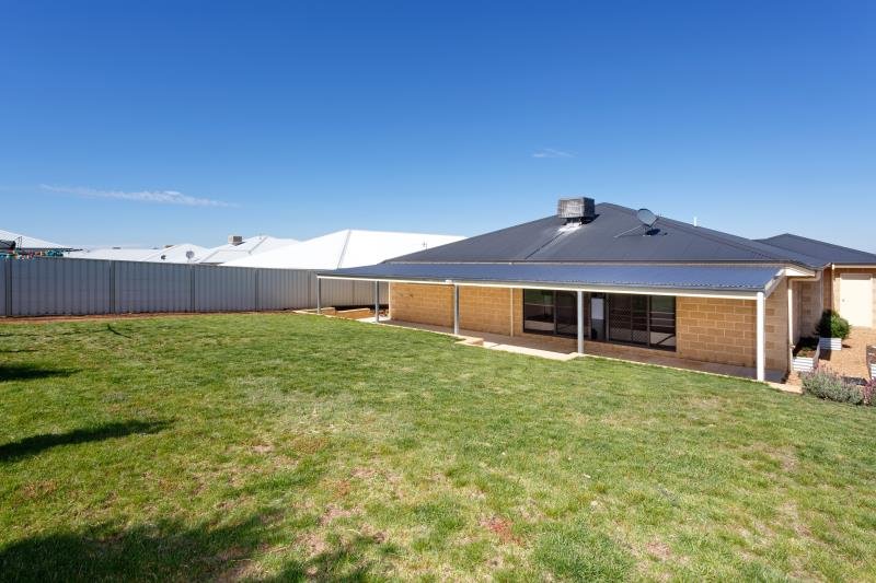 45 Rainbow Drive ESTELLA 9