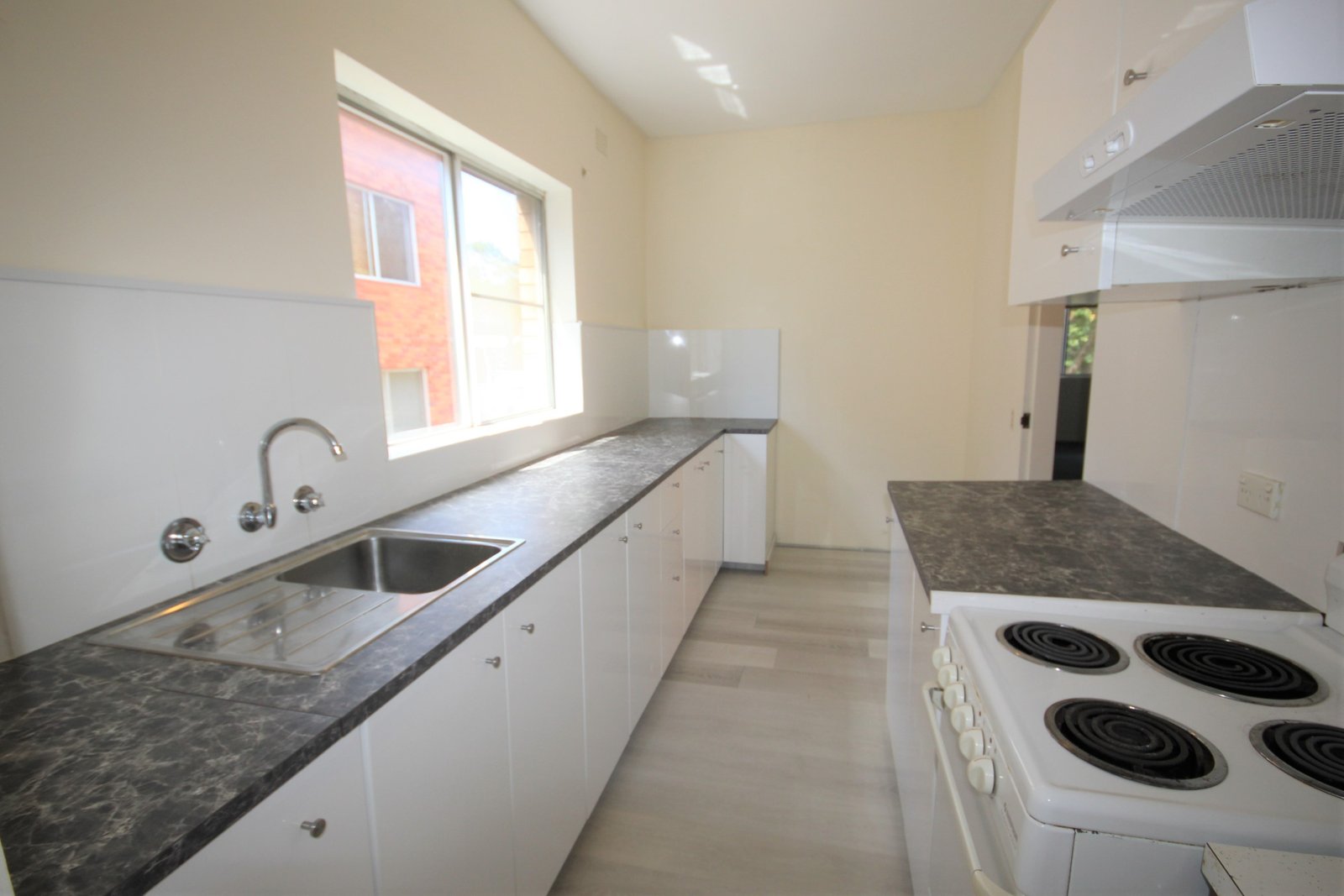 4/5 Short Street CARLTON 2