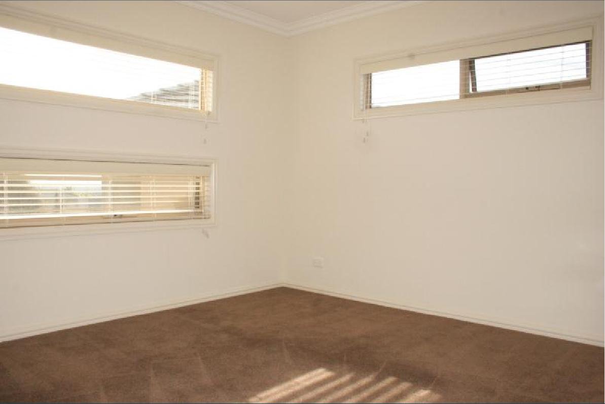 Gallery: 4/5 Walcha Court
