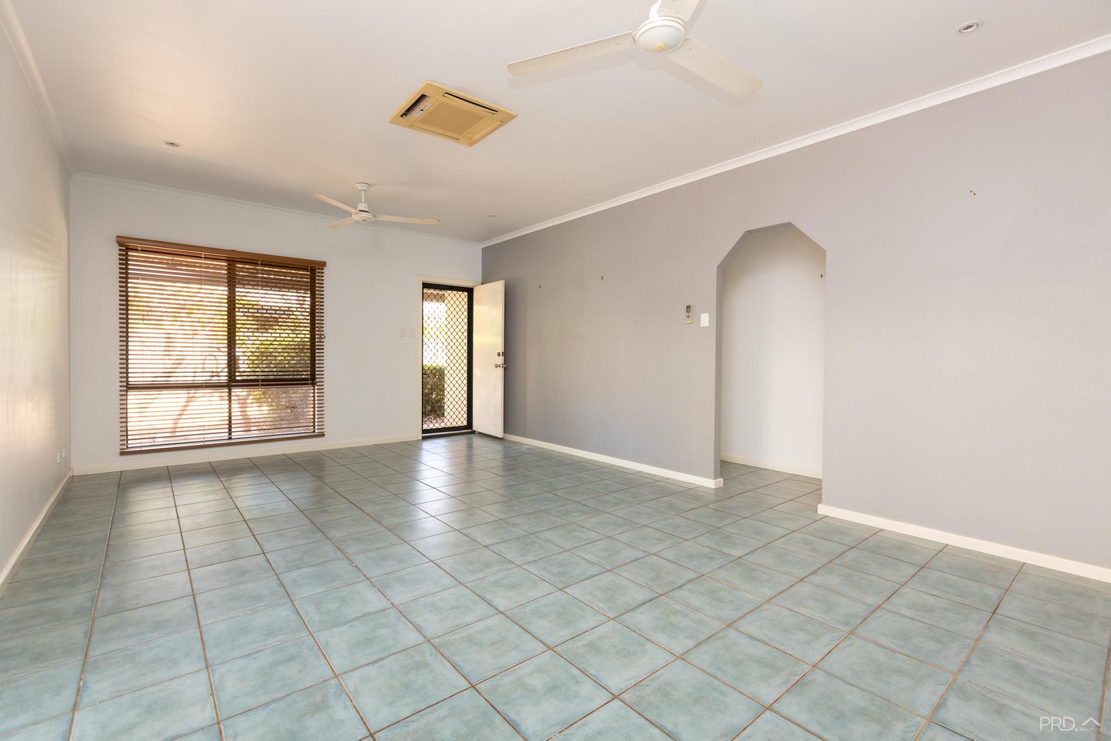 4/5 Whimbrel Street DJUGUN 1