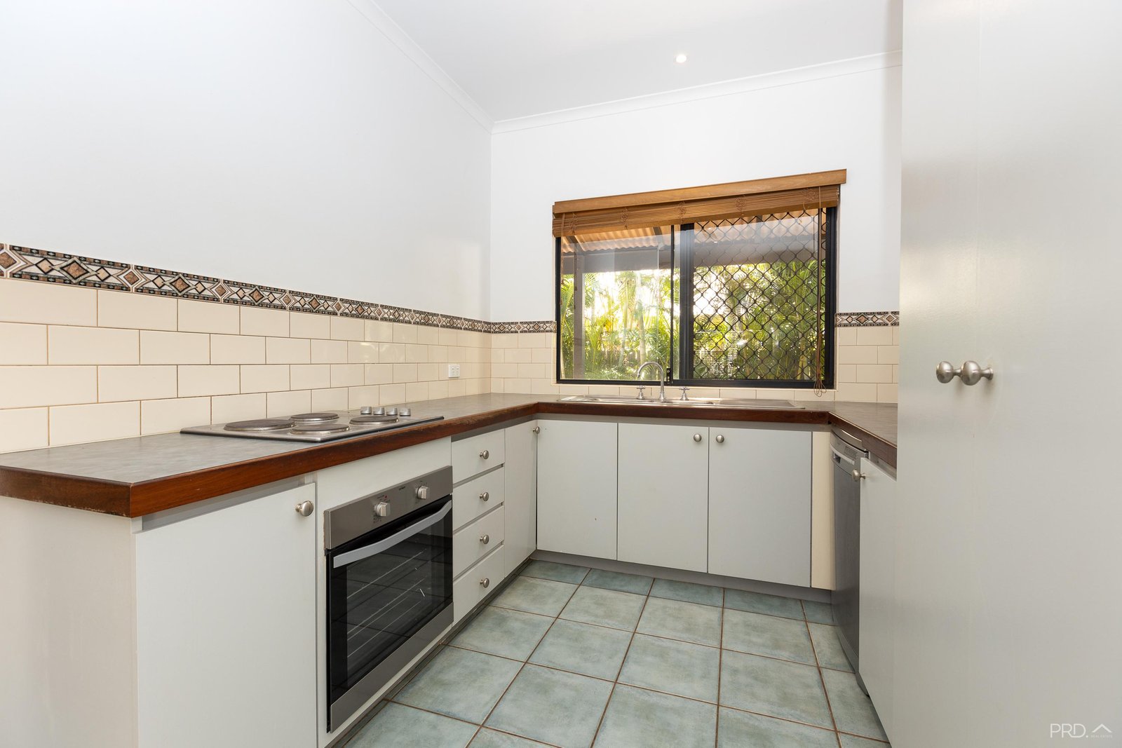 4/5 Whimbrel Street DJUGUN 3