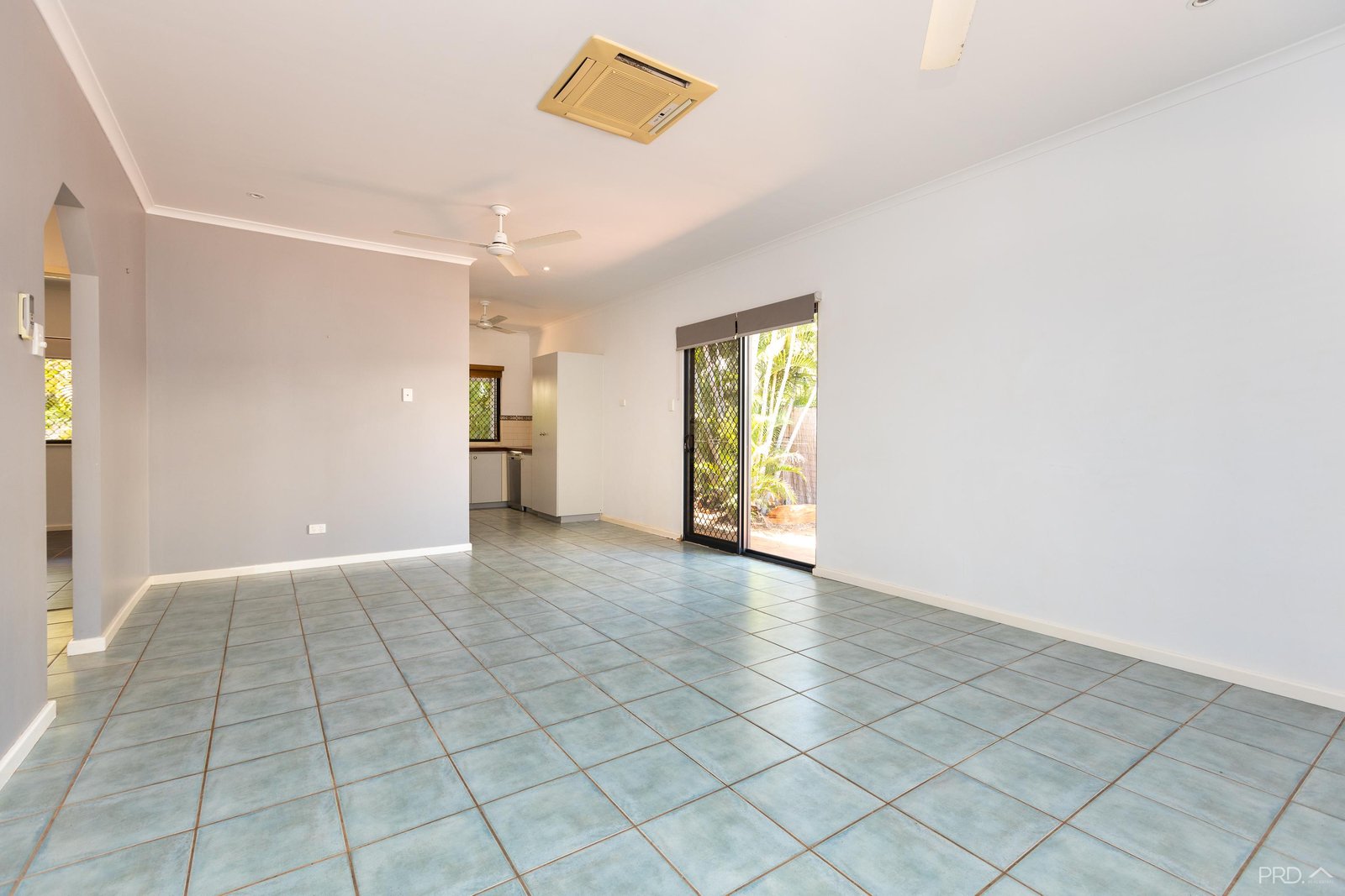 4/5 Whimbrel Street DJUGUN 7