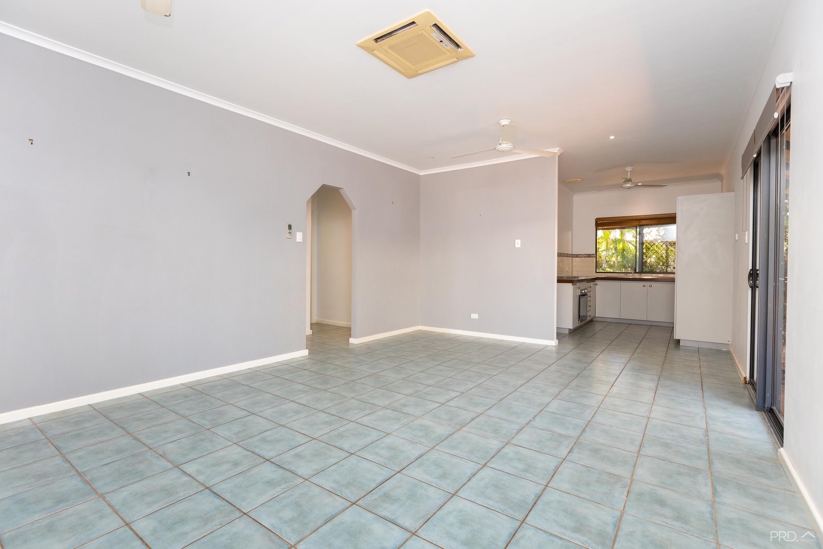 4/5 Whimbrel Street DJUGUN 9