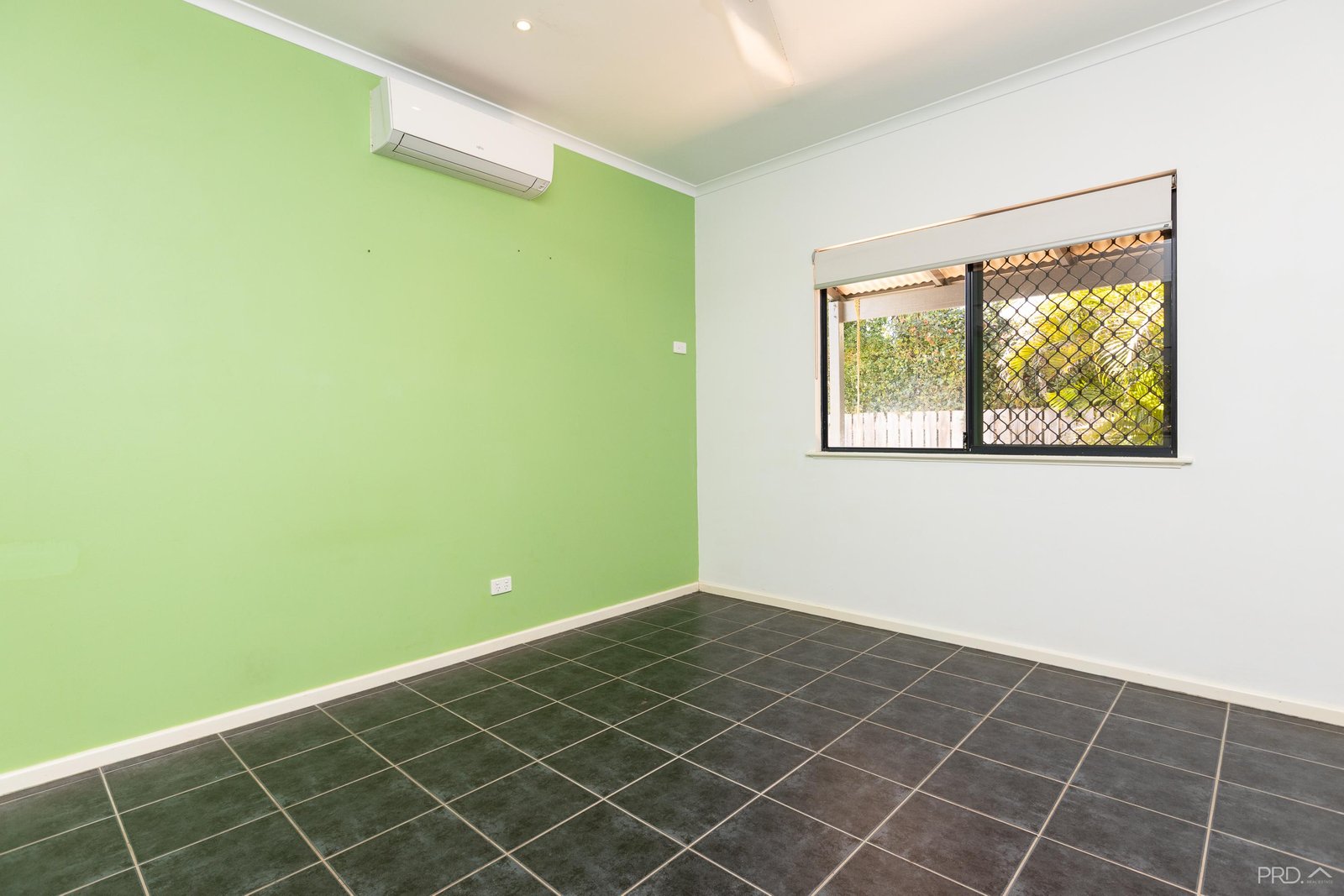 4/5 Whimbrel Street DJUGUN 15