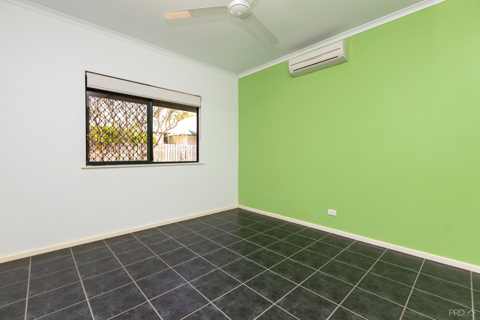 4/5 Whimbrel Street DJUGUN 16
