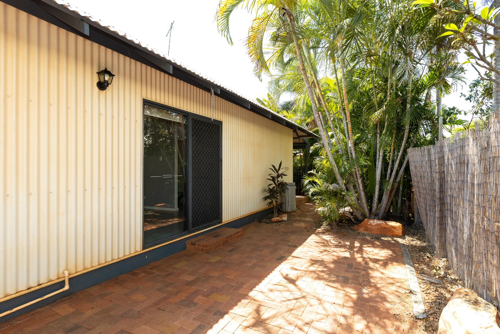 4/5 Whimbrel Street DJUGUN 17