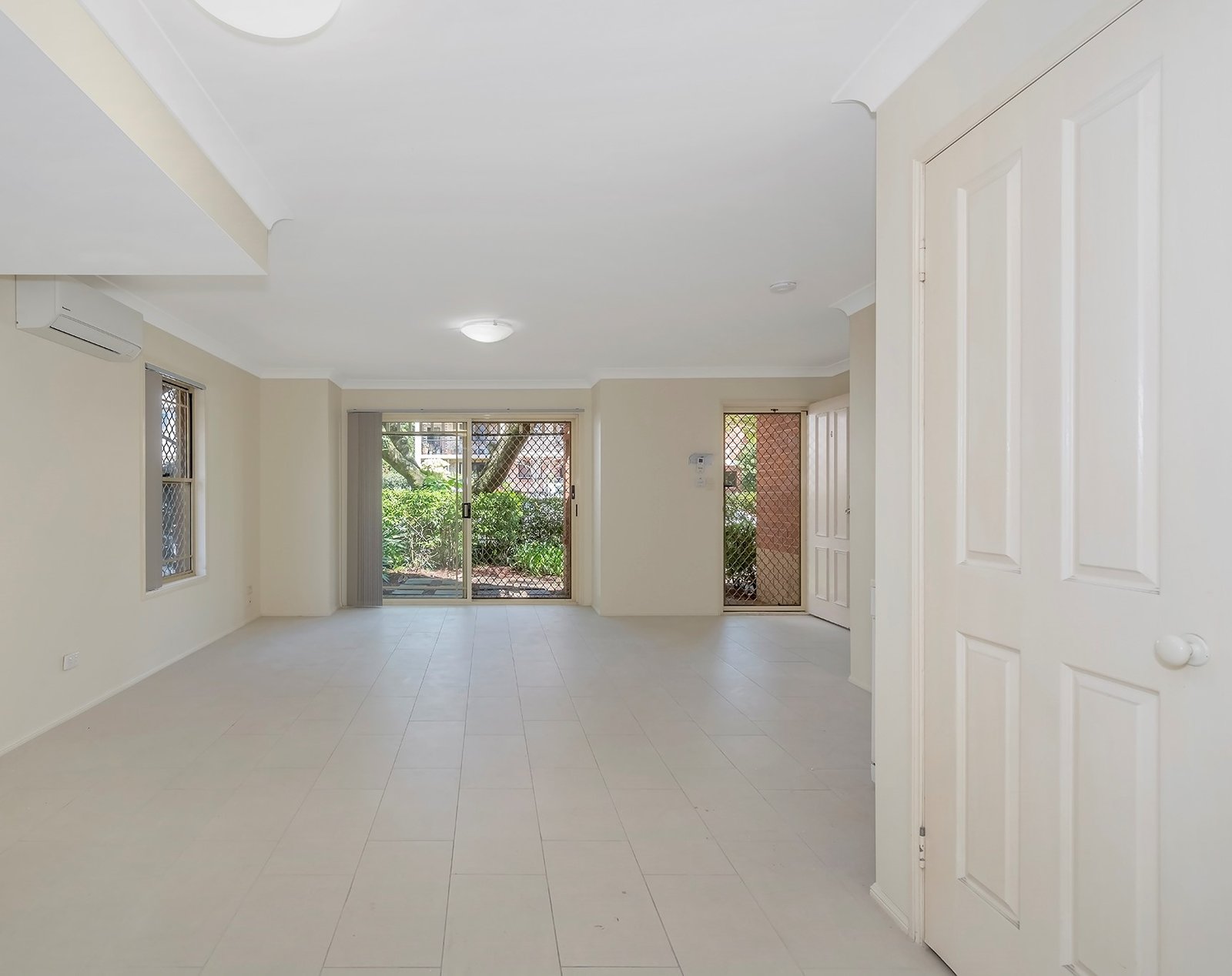 4/53 Bauer Street SOUTHPORT 2