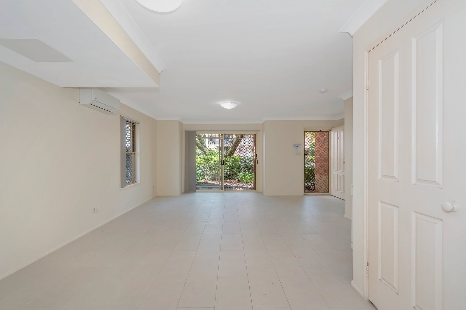 4/53 Bauer Street SOUTHPORT 6