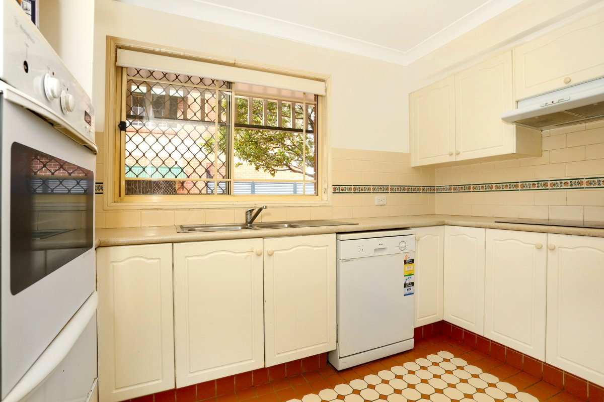 4/53 Bauer Street SOUTHPORT 5