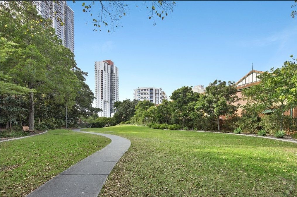 4/53 Bauer Street SOUTHPORT 10