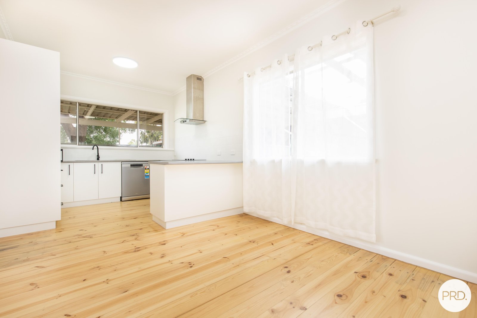 454 & 454a McEdward Street BIRDWOODTON 4