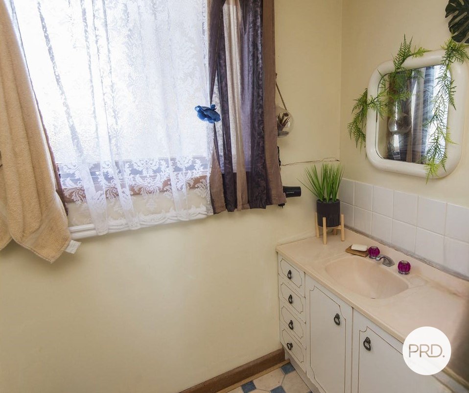 454 & 454a McEdward Street BIRDWOODTON 18