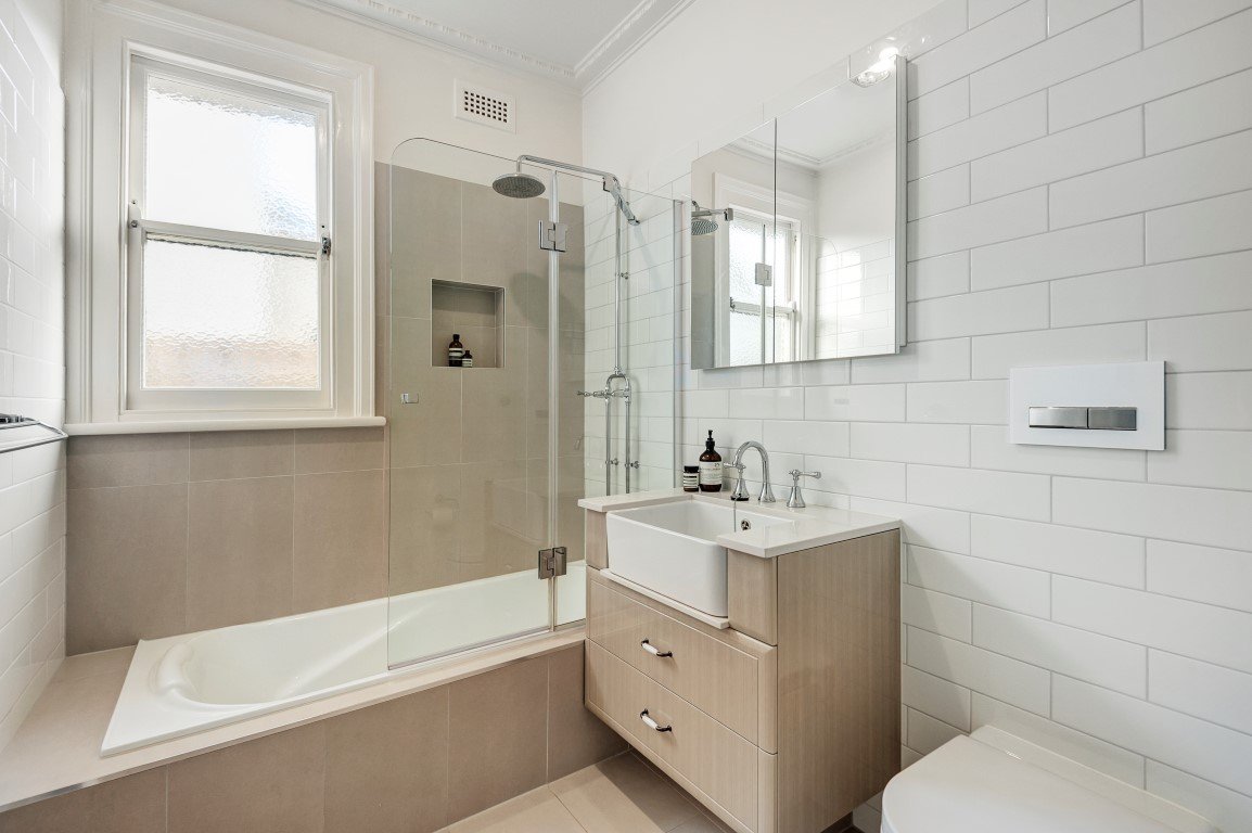 Real Estate and Property in 454 Middleborough Road, Blackburn, VIC