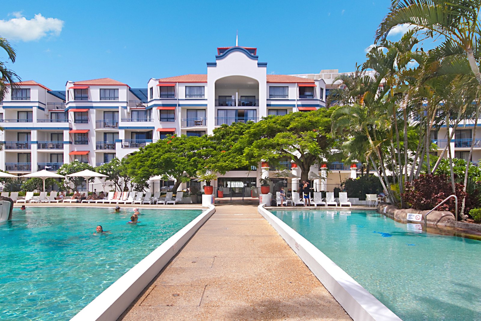 454/99 Griffith Street COOLANGATTA 9