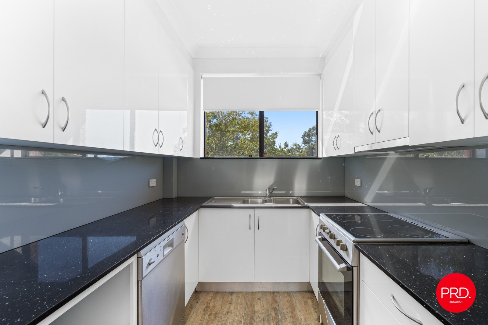 4/55 Hampton Court Road CARLTON 3