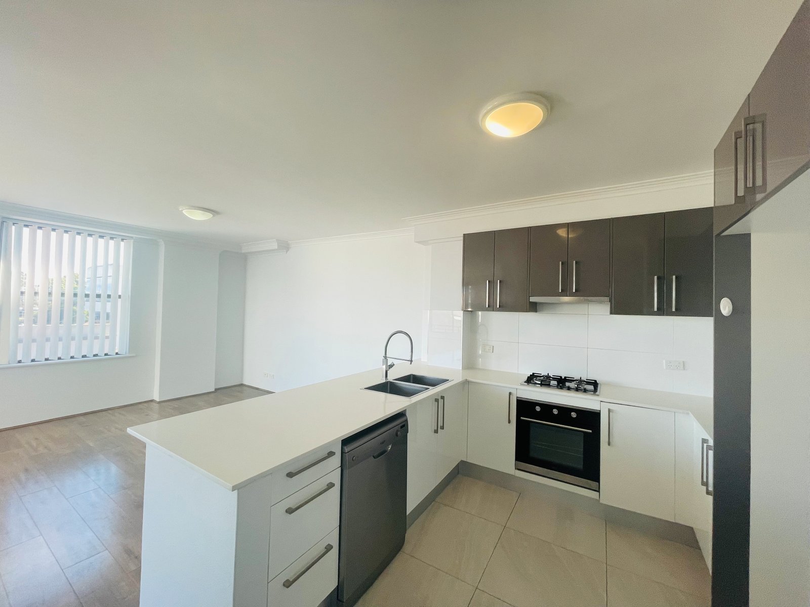 45/6-12 Carrington Avenue HURSTVILLE 5