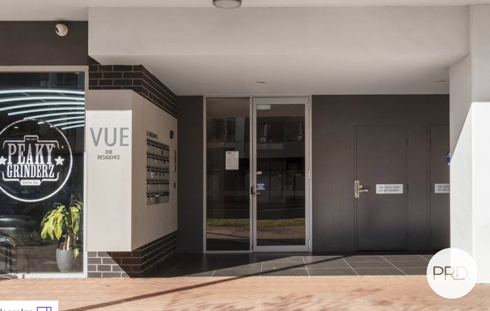 4/56 Cowlishaw Street GREENWAY 1