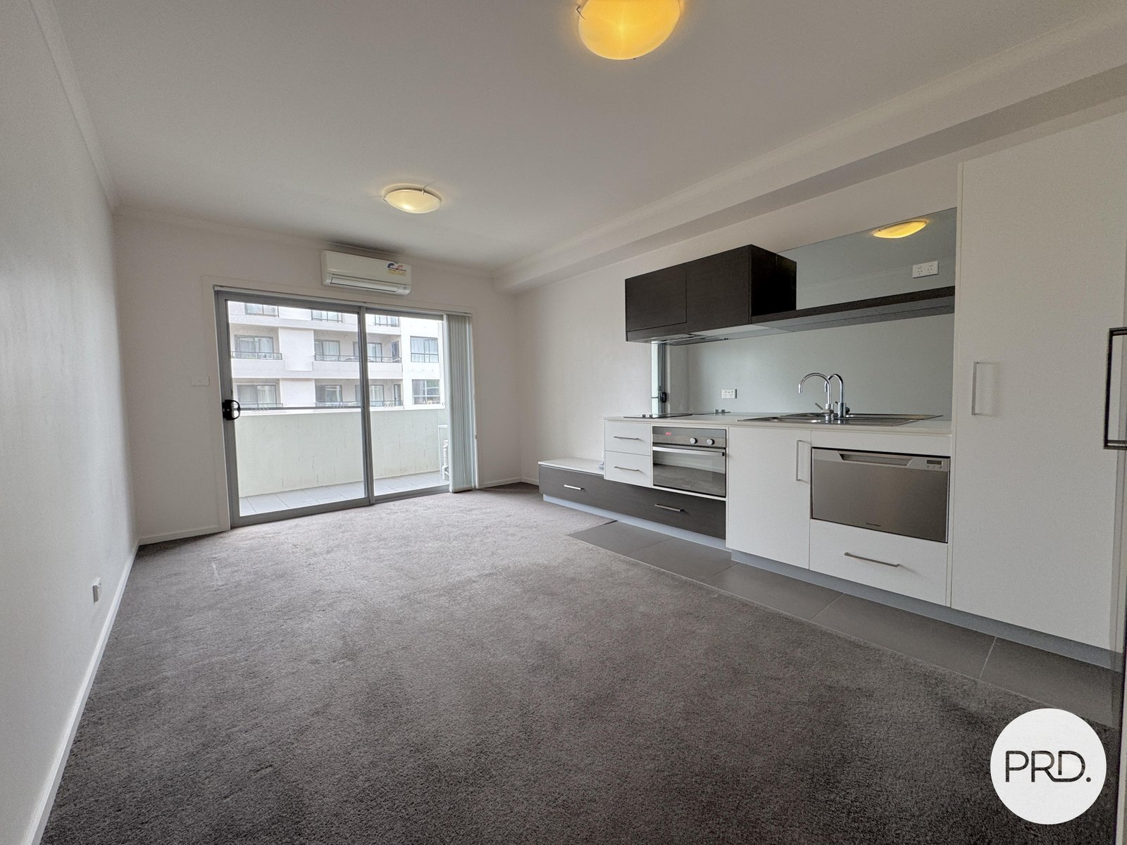 4/56 Cowlishaw Street GREENWAY 4