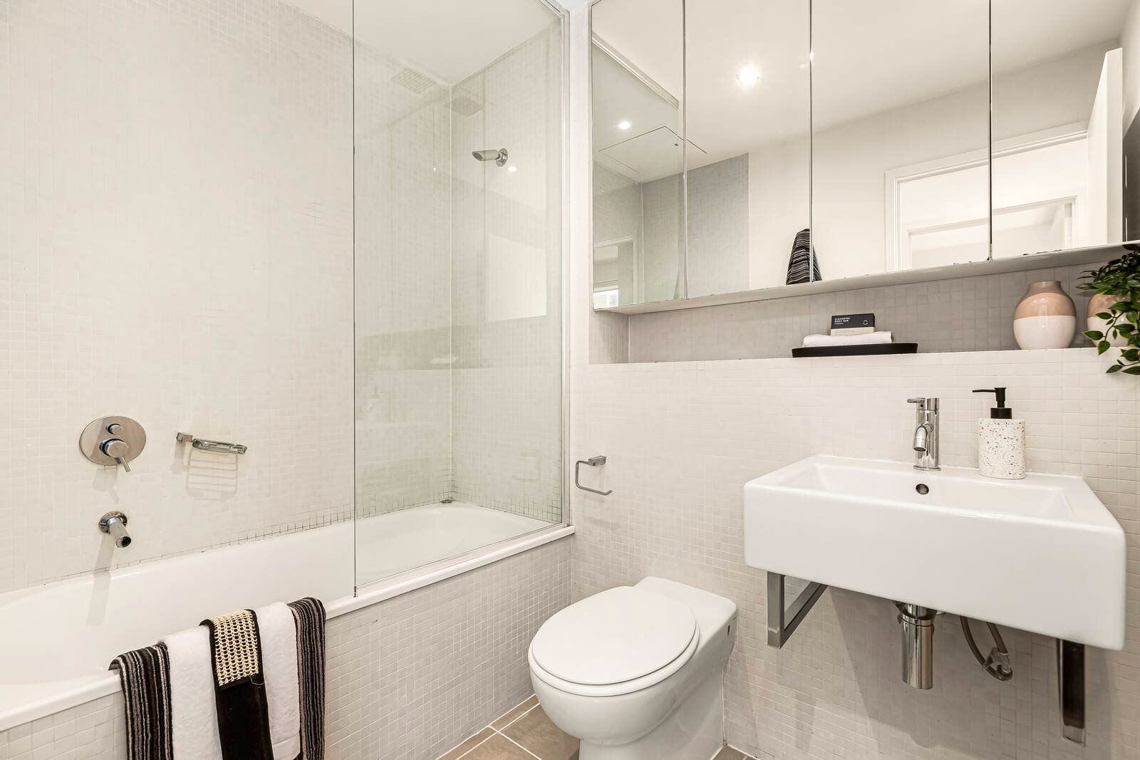 Real Estate and Property in 4/561 Glenferrie Road, Hawthorn, VIC