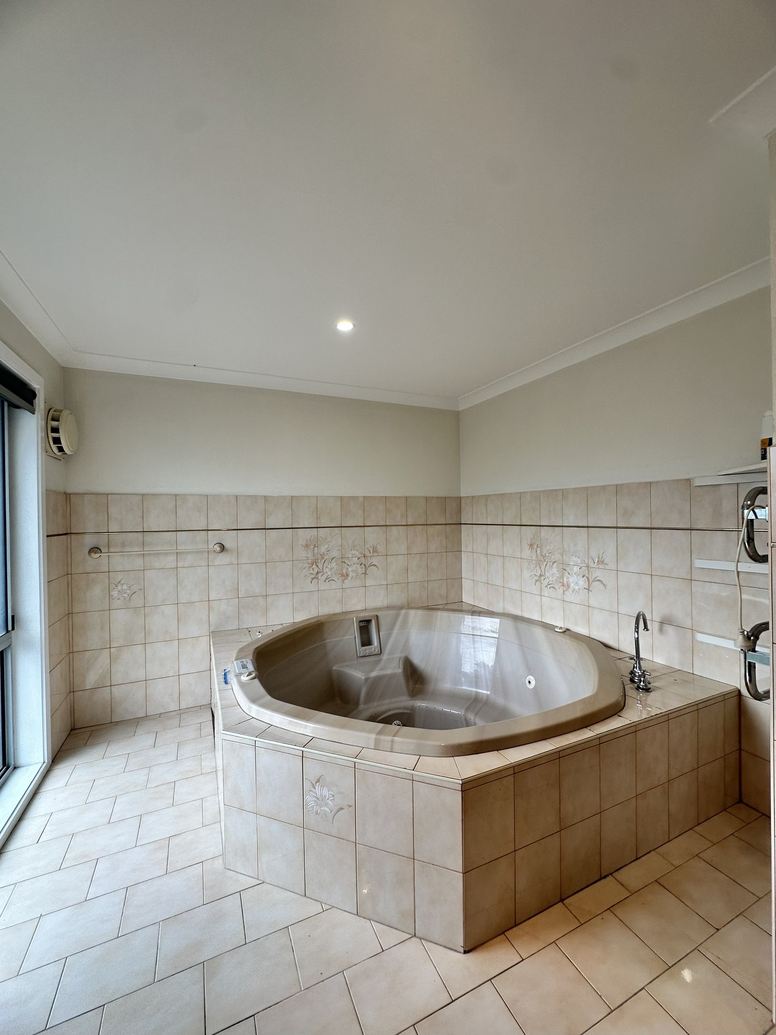 46 Adelong Road TUMUT 4