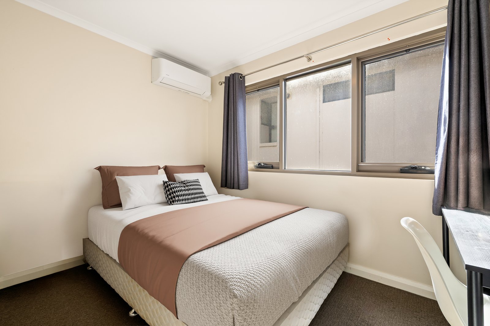 Gallery: 4/6 Arnott Street