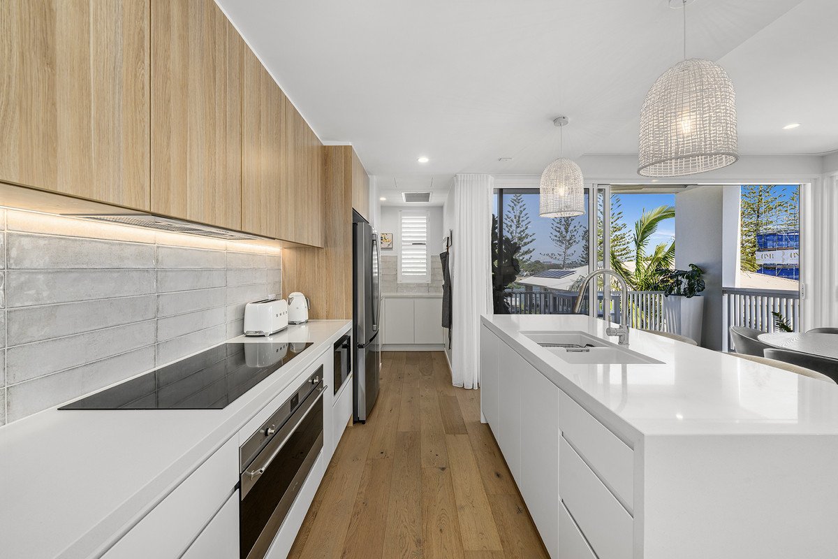 4/6 Beelyu Street Burleigh Heads 4