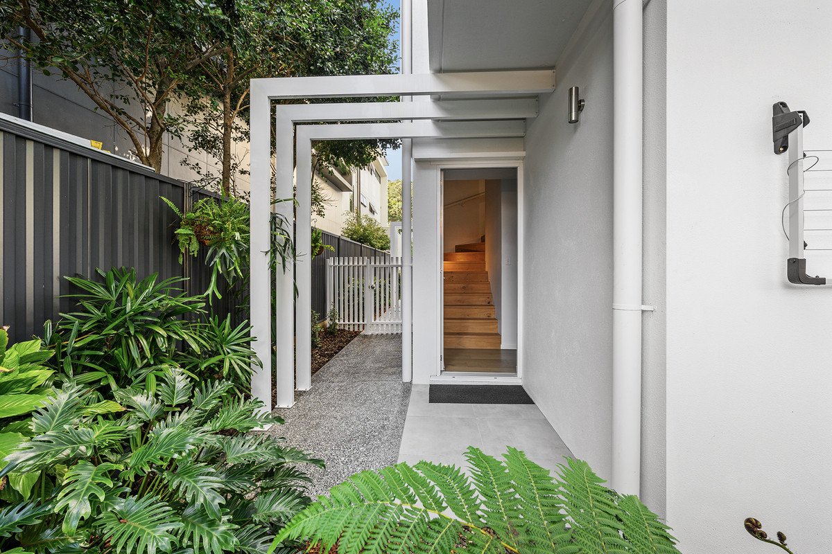 4/6 Beelyu Street Burleigh Heads 8