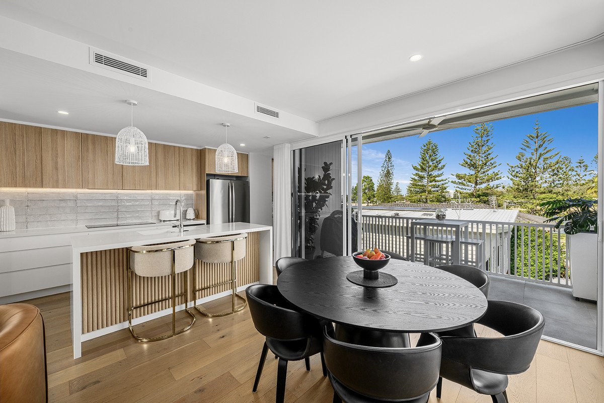 4/6 Beelyu Street Burleigh Heads 15