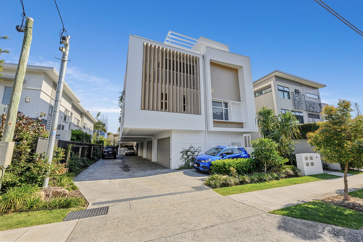 4/6 Beelyu Street Burleigh Heads 18