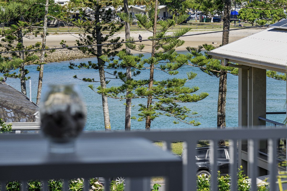 4/6 Beelyu Street Burleigh Heads 23