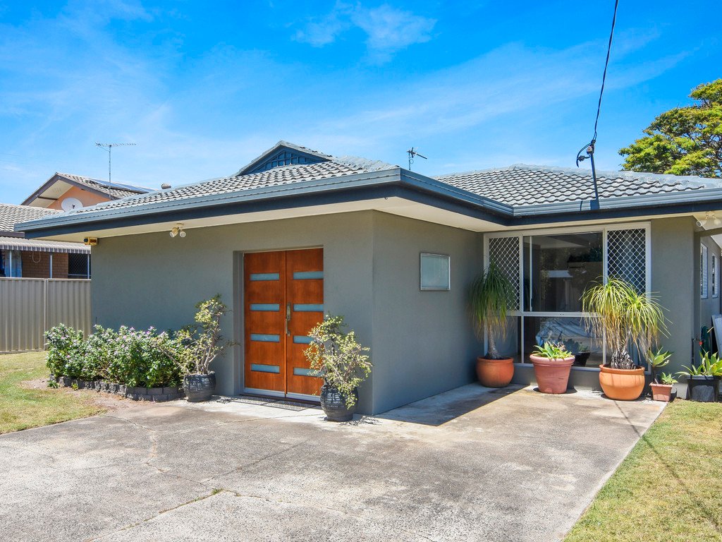 46 Blue Waters Crescent TWEED HEADS WEST 1