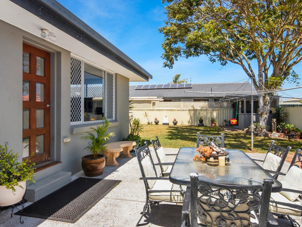 46 Blue Waters Crescent TWEED HEADS WEST 10