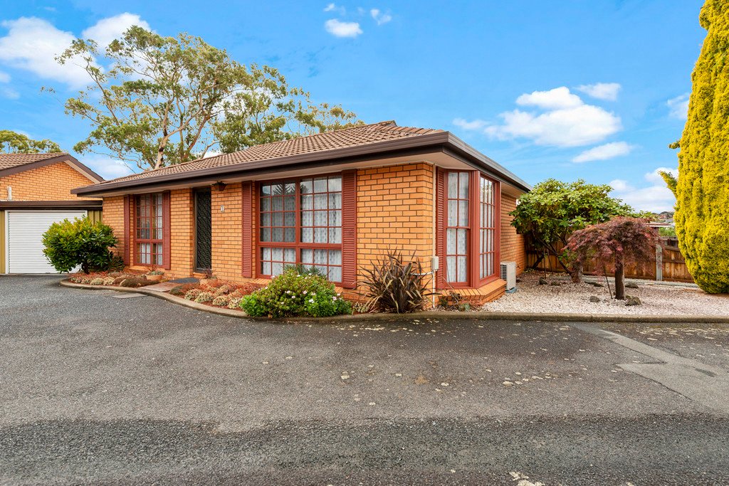 4/6 Brenock Court GLENORCHY 2