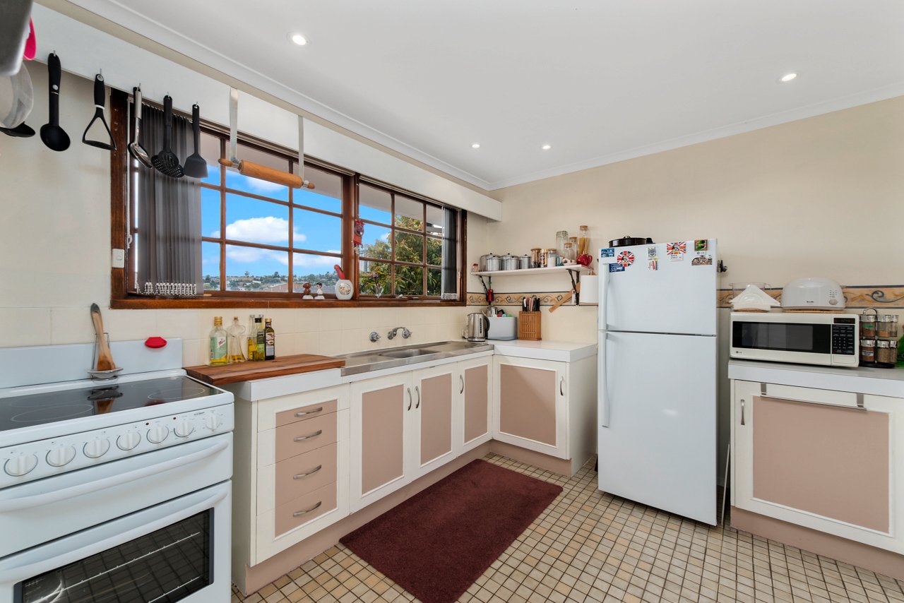 4/6 Brenock Court GLENORCHY 7