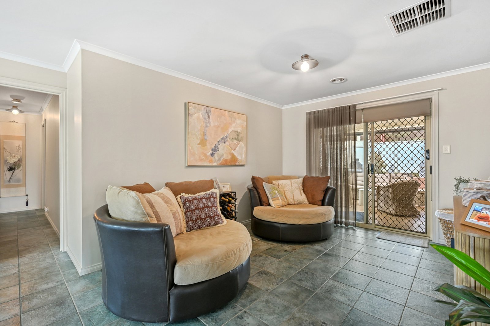 Gallery: 46 Curtain Street