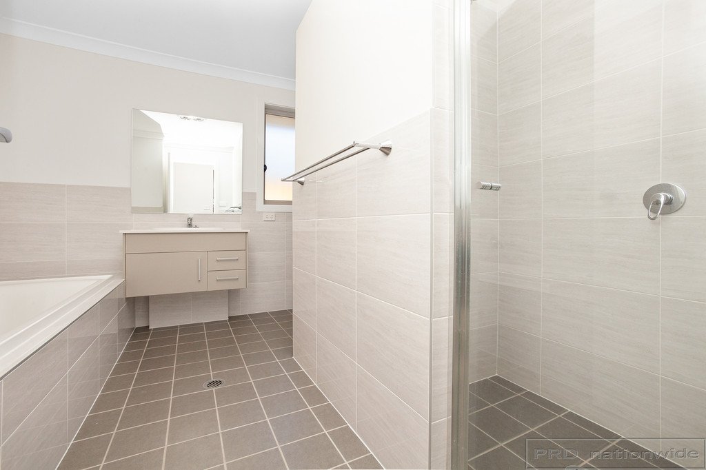 46 Emperor Parade CHISHOLM 13
