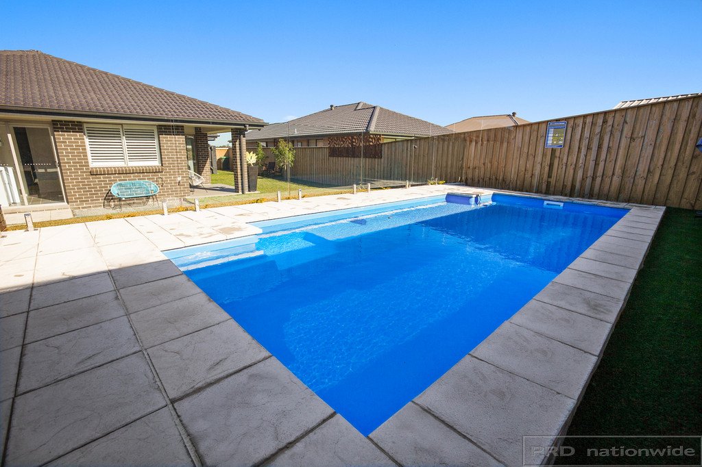 46 Emperor Parade CHISHOLM 15