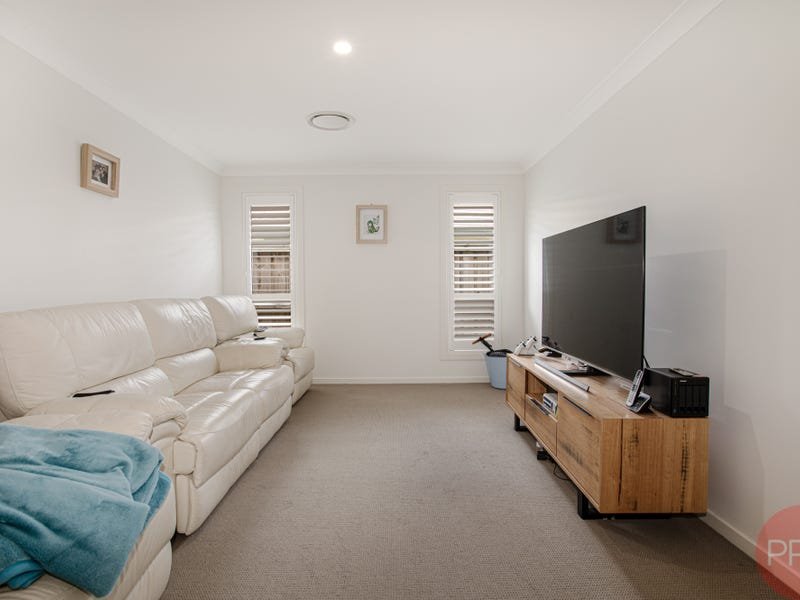 46 Emperor Parade CHISHOLM 7