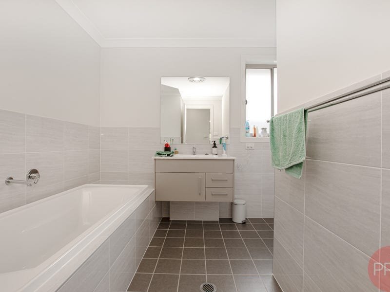 46 Emperor Parade CHISHOLM 13