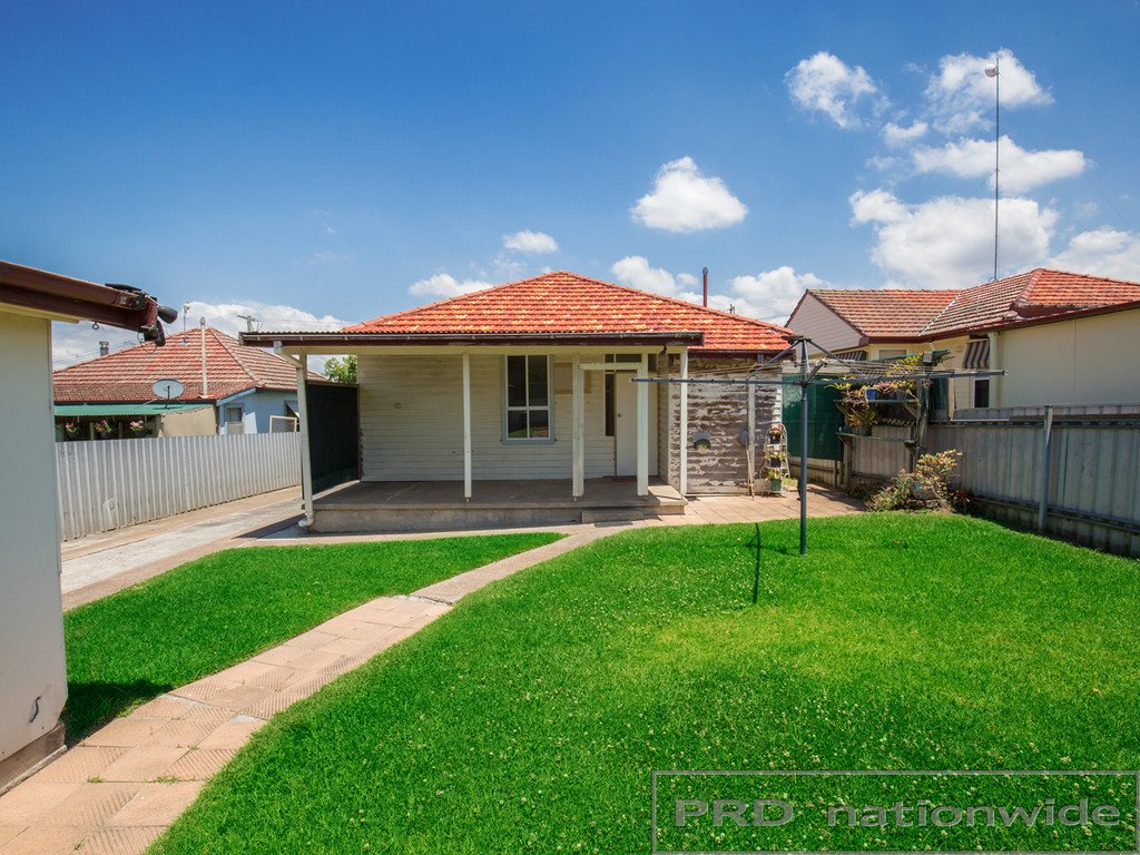 46 Glenroy Street THORNTON 9